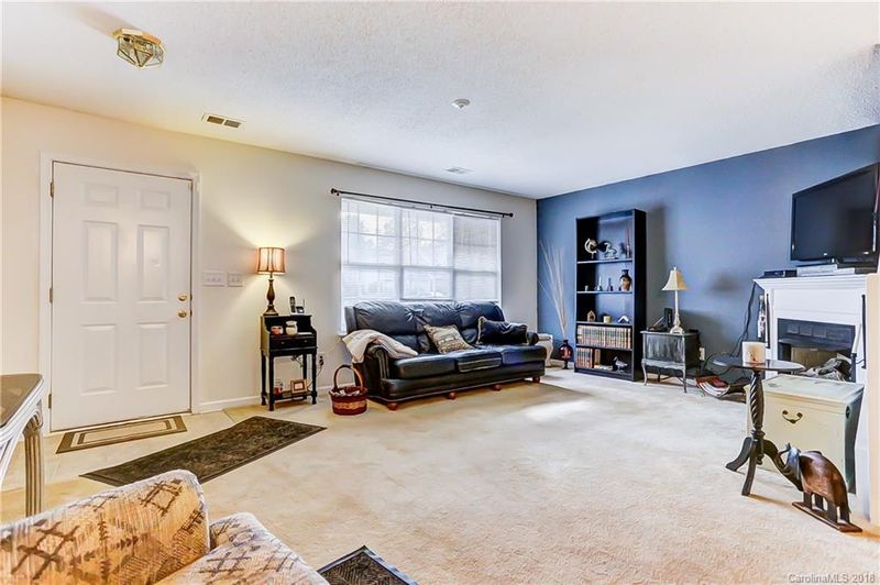 8264 Rudolph Rd, Charlotte, NC 28216