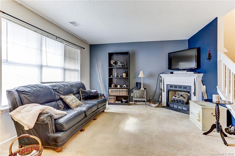 8264 Rudolph Rd, Charlotte, NC 28216