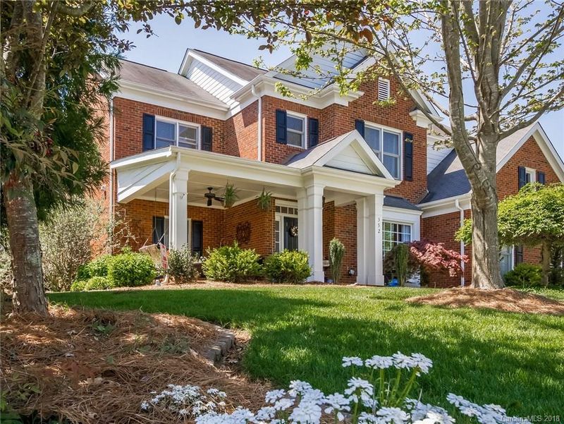 352 E Waterlynn Rd, Mooresville, NC 28115