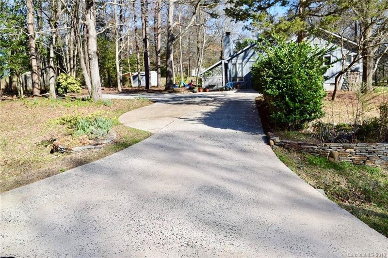 14133 Creekside Dr, Matthews, NC 28105