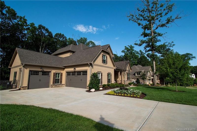 13205 Davidson Park Dr, Davidson, NC 28036