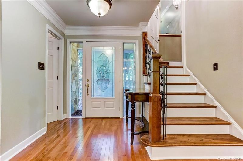 5801 Camden Dr, Matthews, NC 28104