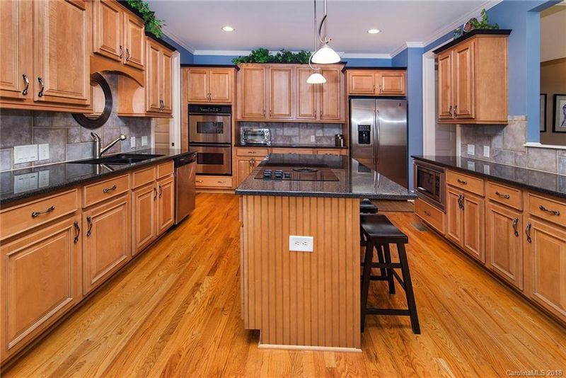 2104 Lytton Ln, Matthews, NC 28104