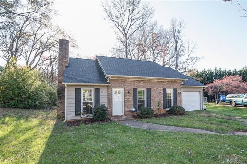 6616 Doubletree Dr, Charlotte, NC 28227