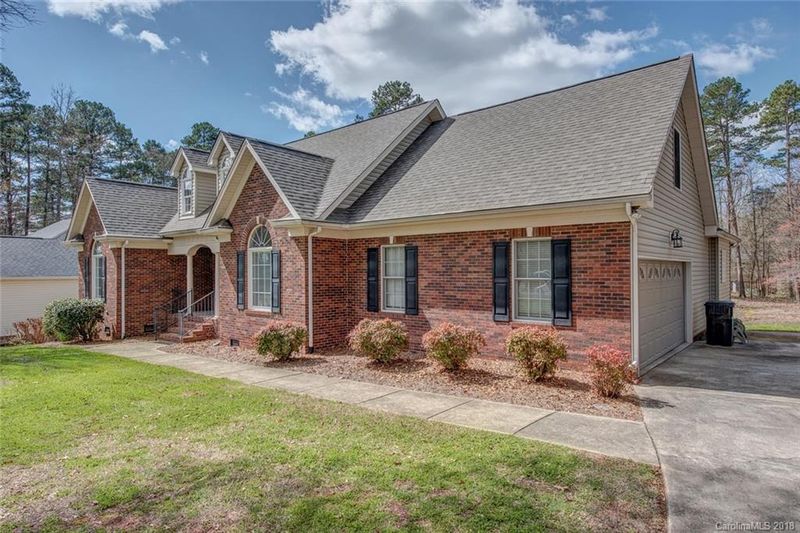 925 Pine Forest Rd, Charlotte, NC 28214