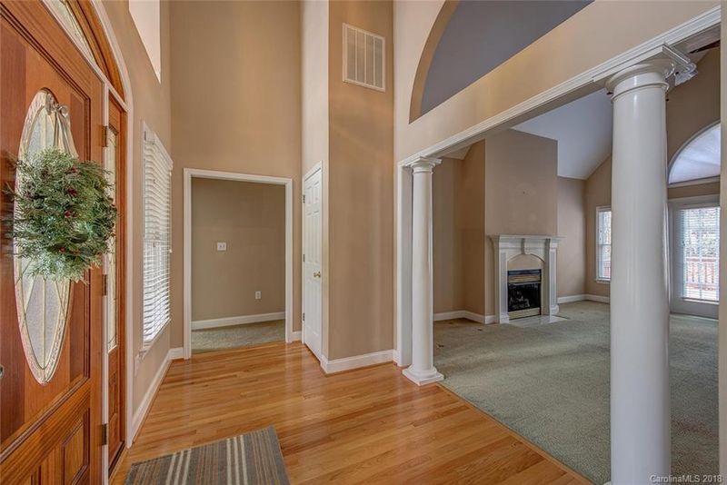 925 Pine Forest Rd, Charlotte, NC 28214