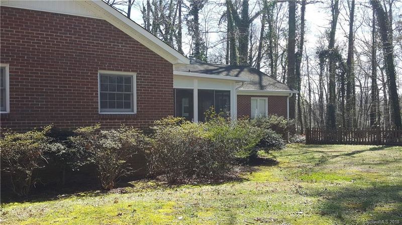 511 1st Avenue Pl NE, Conover, NC 28613