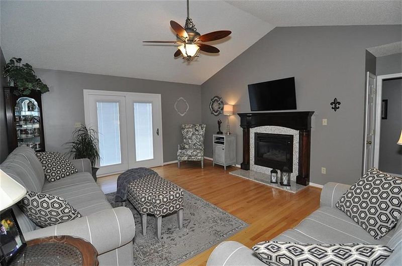 3933 Shakespeare Dr, Hickory, NC 28601