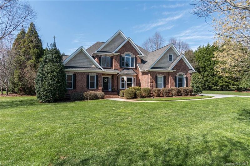 6046 Highview Rd, Matthews, NC 28104