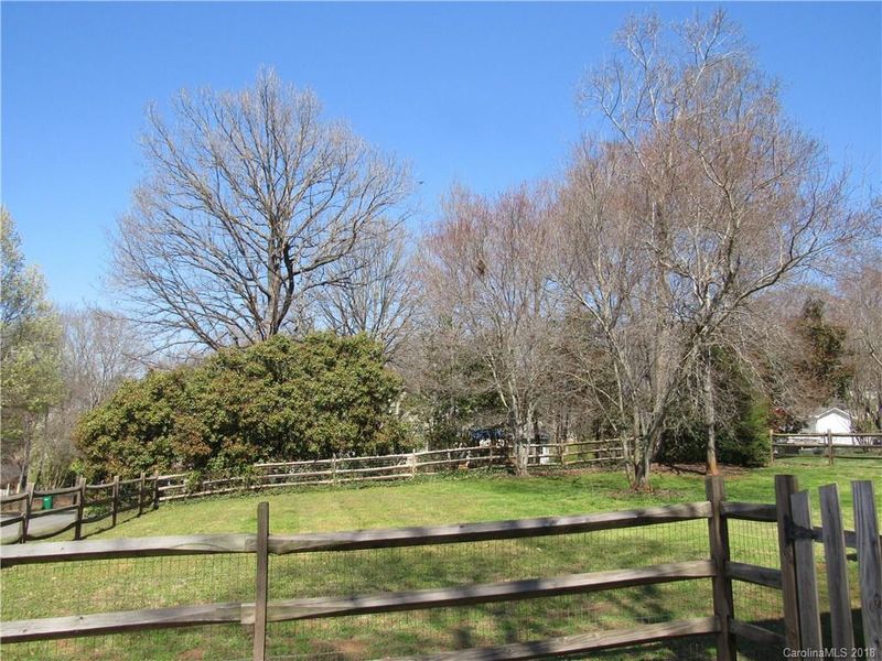 212 Treeline Dr, Belmont, NC 28012