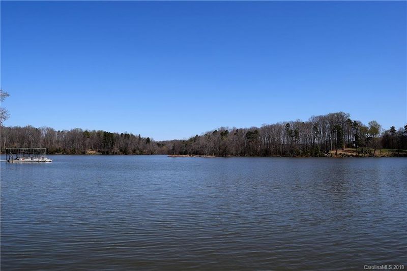 8208 Catawba Cove Dr, Belmont, NC 28012