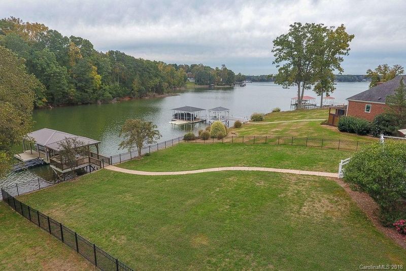 4322 Pointe Norman Dr, Sherrills Ford, NC 28673