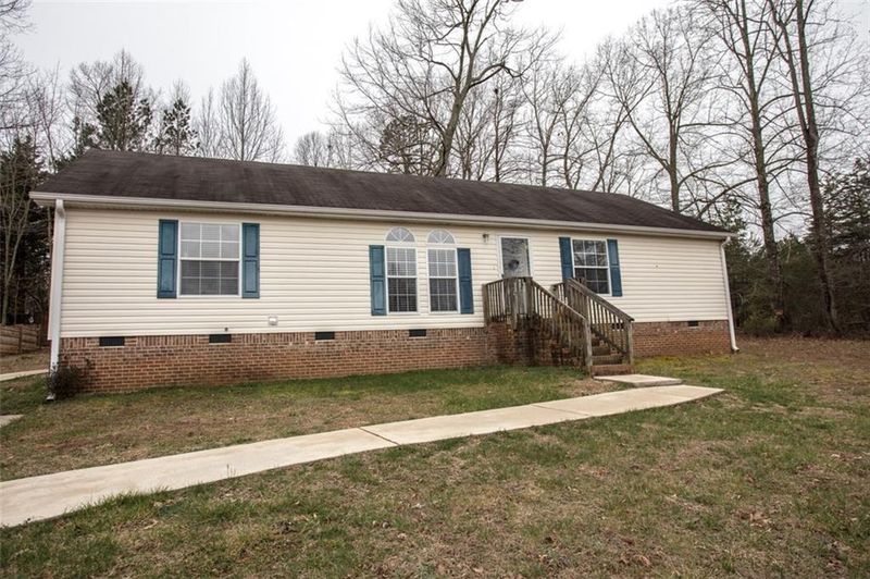 5249 Foley Dr, Hickory, NC 28602