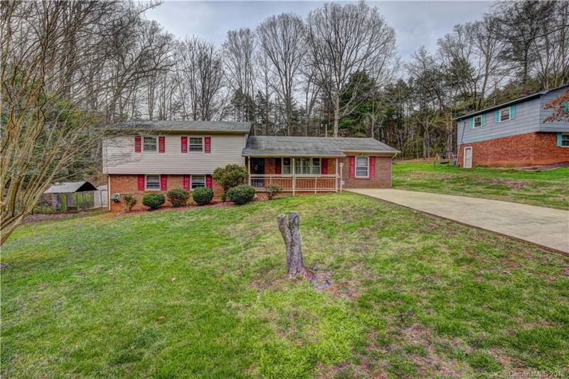 1062 Forest Dr, Newton, NC 28658