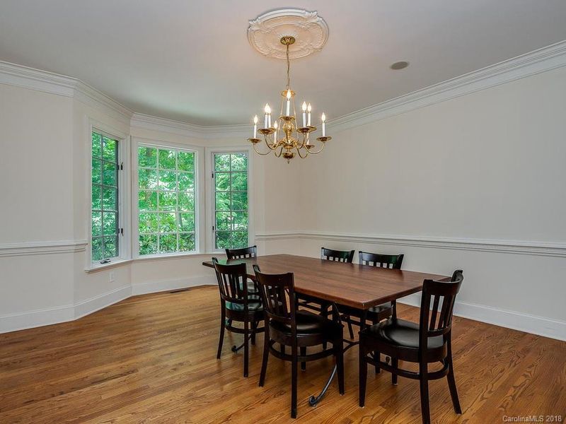 401 Stratfordshire Dr, Matthews, NC 28105