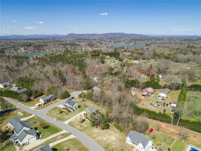 3333 48th Avenue Ln, Hickory, NC 28601