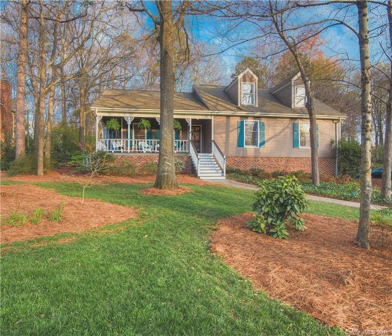 232 Sardis Grove Ln, Matthews, NC 28105