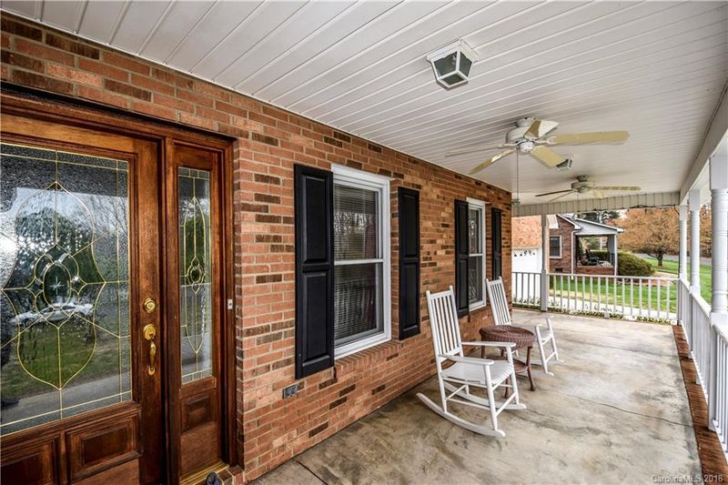 2612 Les Ln, Denver, NC 28037