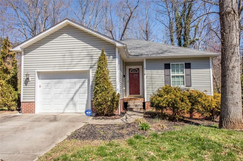331 22nd Ave NE, Hickory, NC 28601