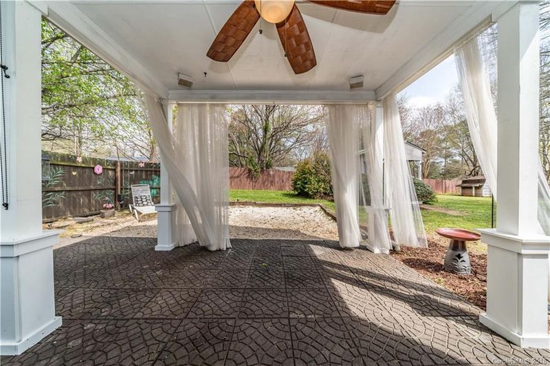 6736 Woodwedge Dr, Charlotte, NC 28227