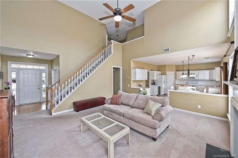 3933 Manor House Dr, Charlotte, NC 28270