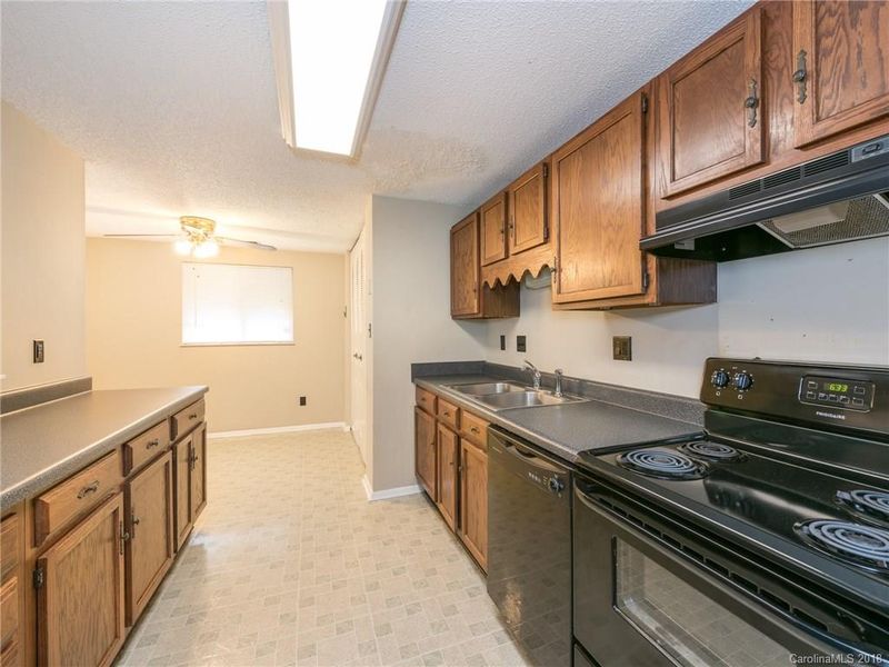 1632 Van Dyke Dr, Charlotte, NC 28213