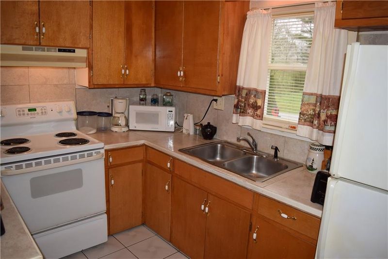 1901 N Davis Ave, Newton, NC 28658