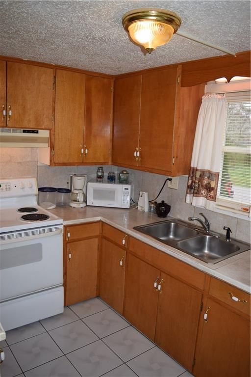 1901 N Davis Ave, Newton, NC 28658