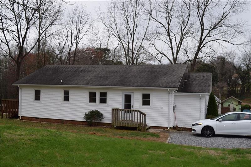 1901 N Davis Ave, Newton, NC 28658
