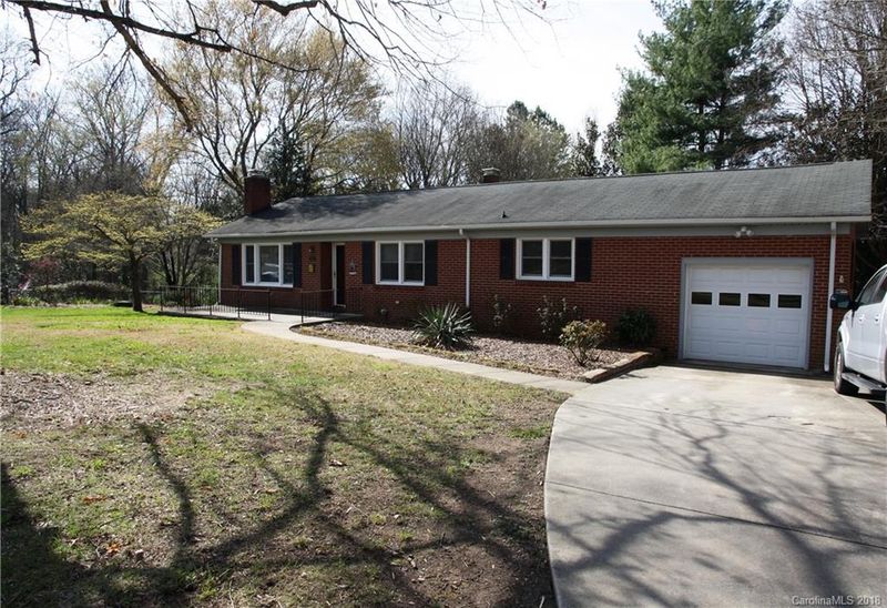 402 Timberlane Dr, Mount Holly, NC 28120