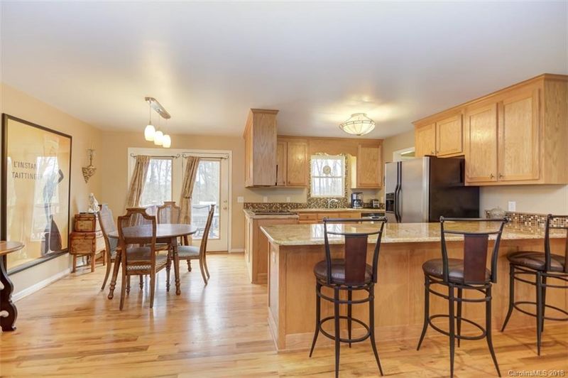 707 Andrews Dr, Lincolnton, NC 28092