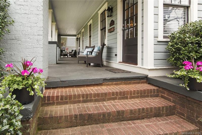 404 Hermitage Ct, Charlotte, NC 28207