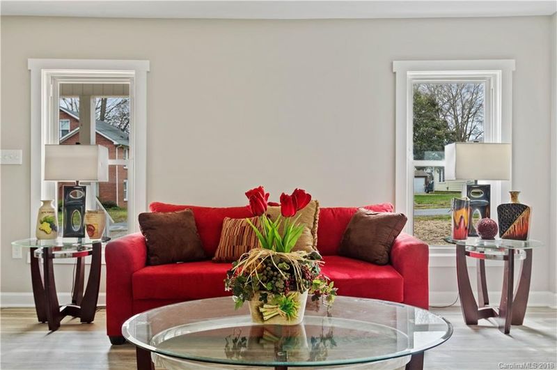 1305 Woodlawn St, Kannapolis, NC 28083