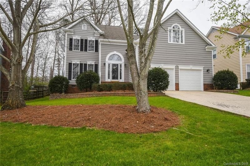 2924 Crescent Knoll Dr, Matthews, NC 28105