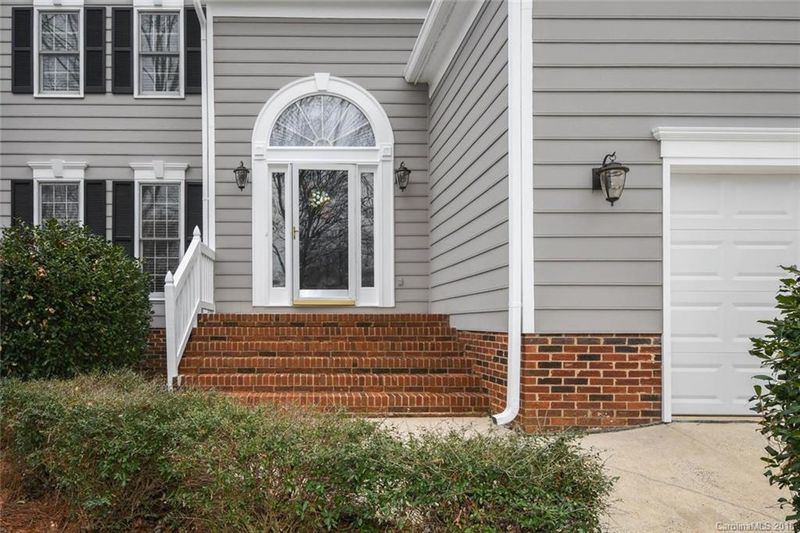 2924 Crescent Knoll Dr, Matthews, NC 28105