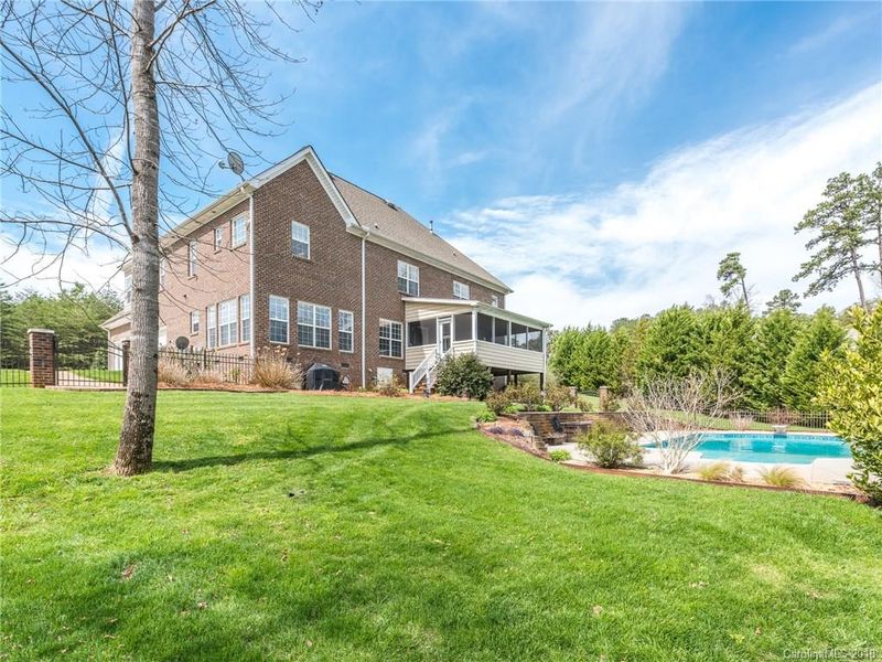 121 Logan Crossing Dr, Davidson, NC 28036