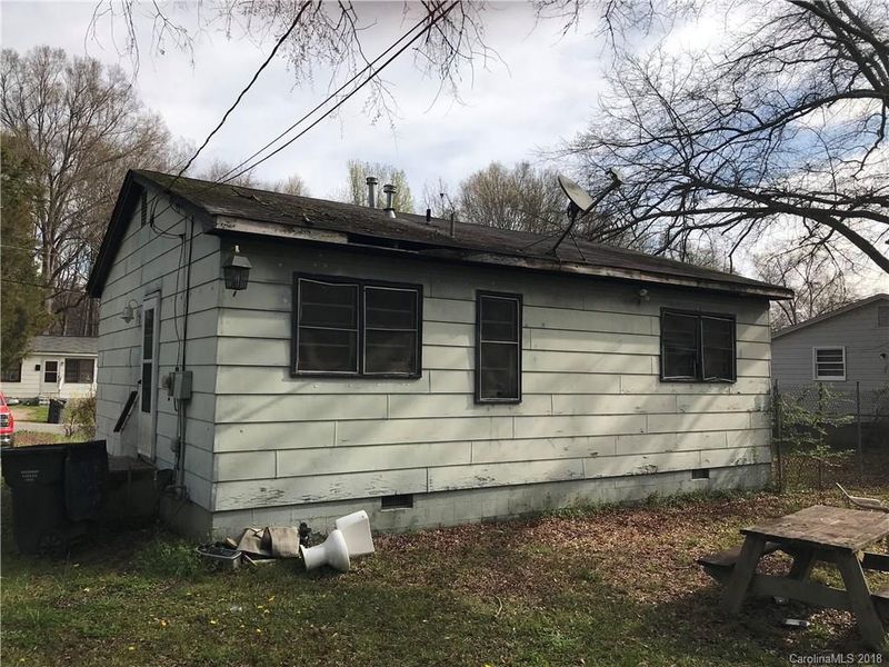 509 E Carpenter St, Dallas, NC 28034