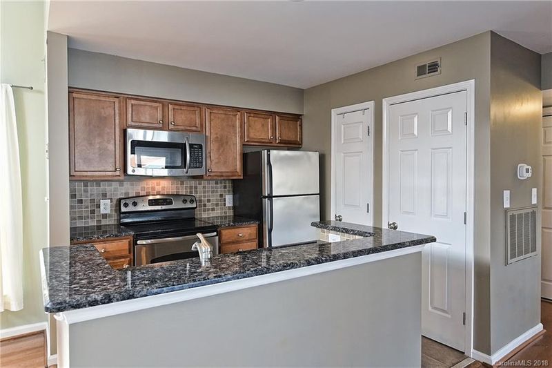 417 8th St #O, Charlotte, NC 28202