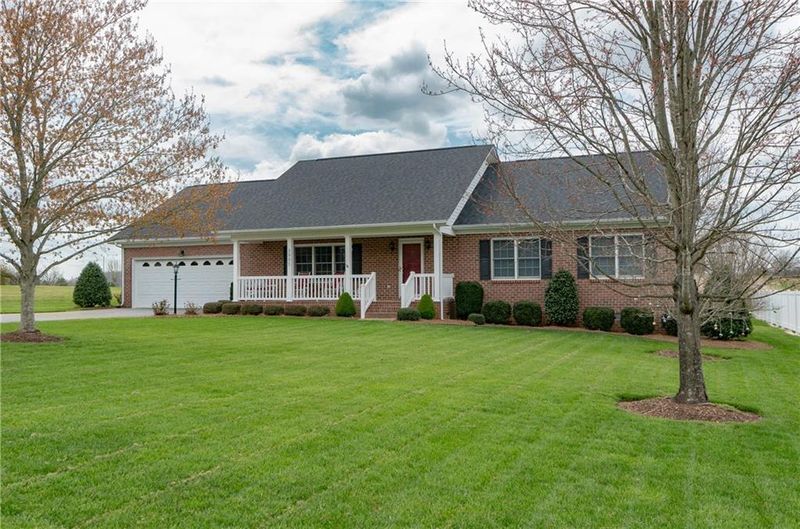 3905 Brickfield St, Hickory, NC 28602