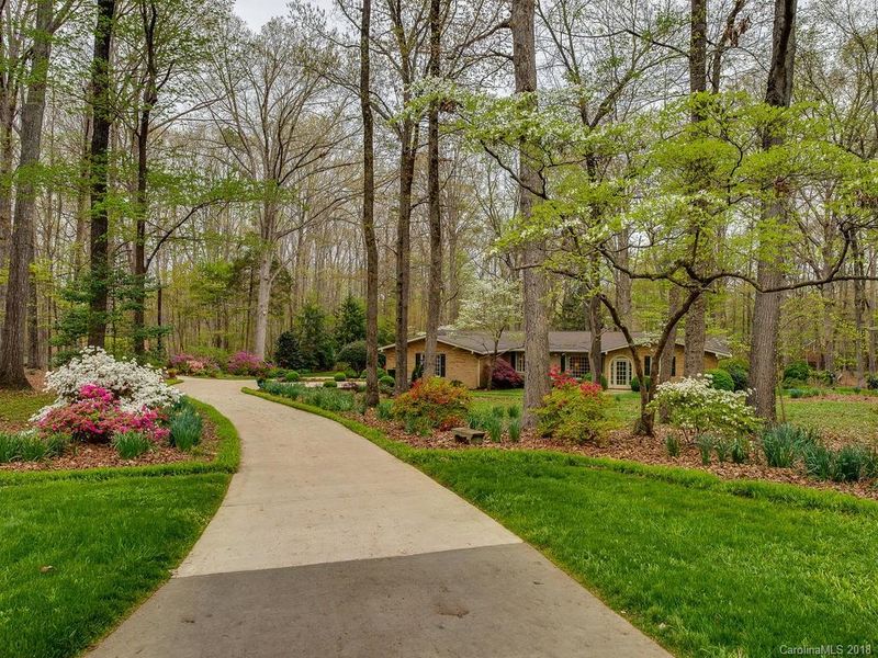 608 Courtney Ln, Matthews, NC 28105