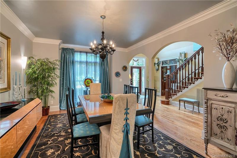 2843 Mt Isle Harbor Dr, Charlotte, NC 28214