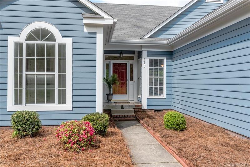 3209 Ashwell Oaks Ln, Matthews, NC 28105
