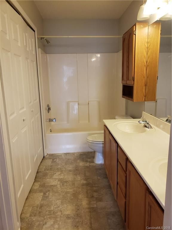 1761 Forest Side Ln, Charlotte, NC 28213