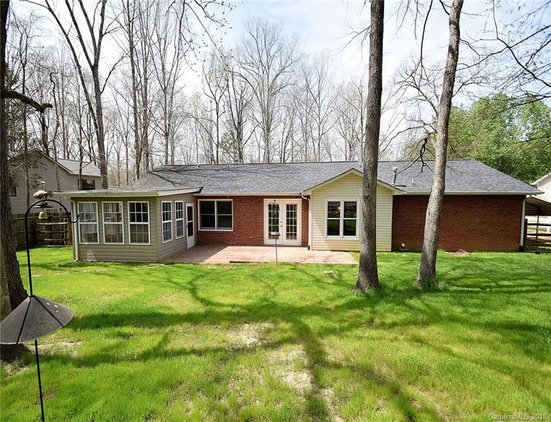 5701 Indian Wood Dr, Matthews, NC 28104