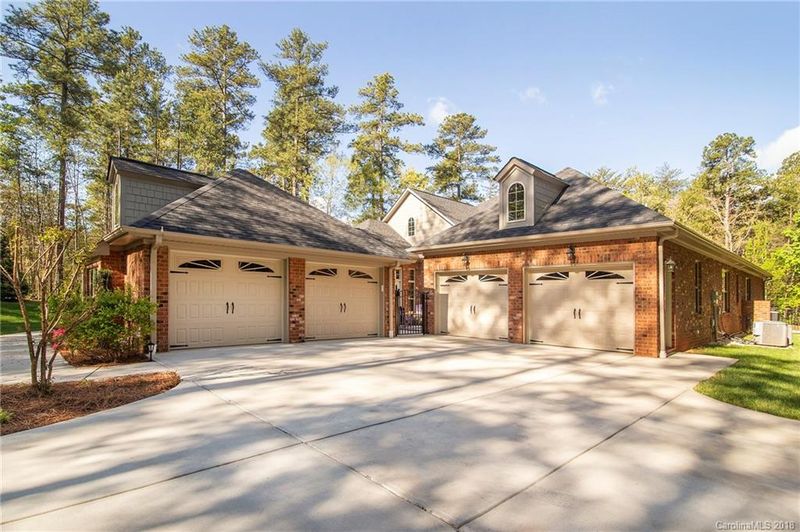 6755 Kingfisher Ct, Denver, NC 28037