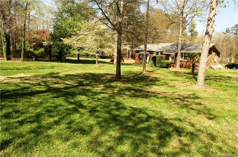 878 Sherwood Rd, Clover, SC 29710