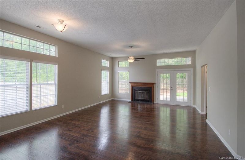 12116 Dolomite Dr, Pineville, NC 28134