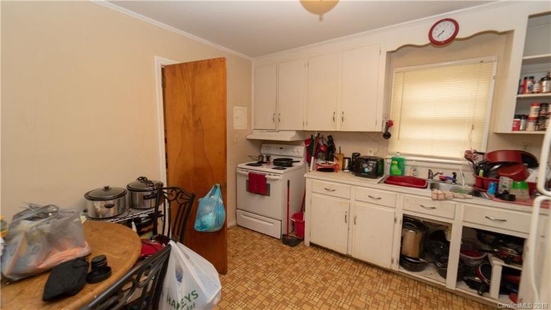 610 Reeves Ct, Charlotte, NC 28208
