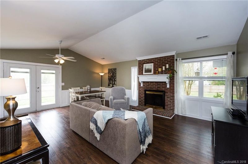 11101 Meadowcrest Ln, Charlotte, NC 28226