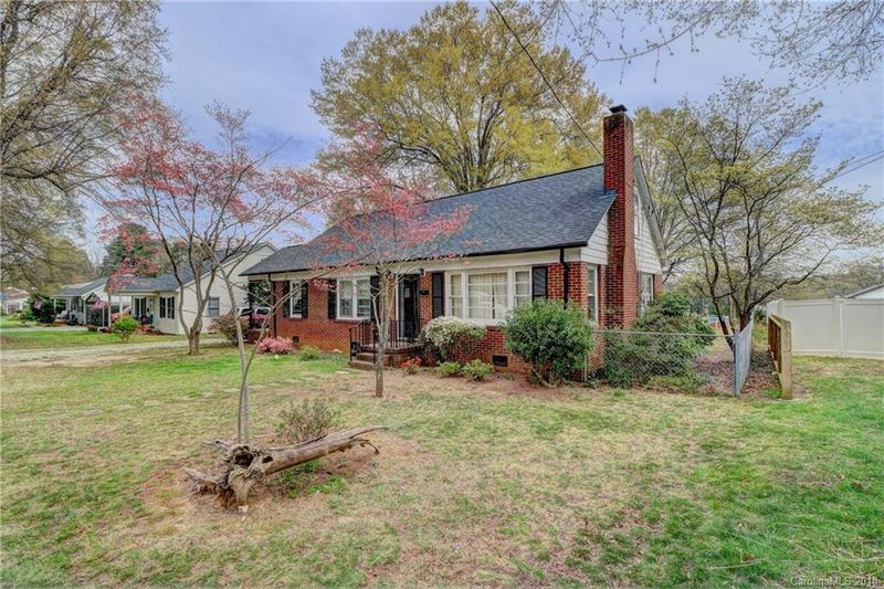409 S Mulberry St, Cherryville, NC 28021